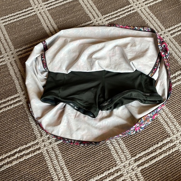 Lululemon High Rise Pace Rival Skirt in Floral Electric Multi: Size 2 - Picture 4 of 5